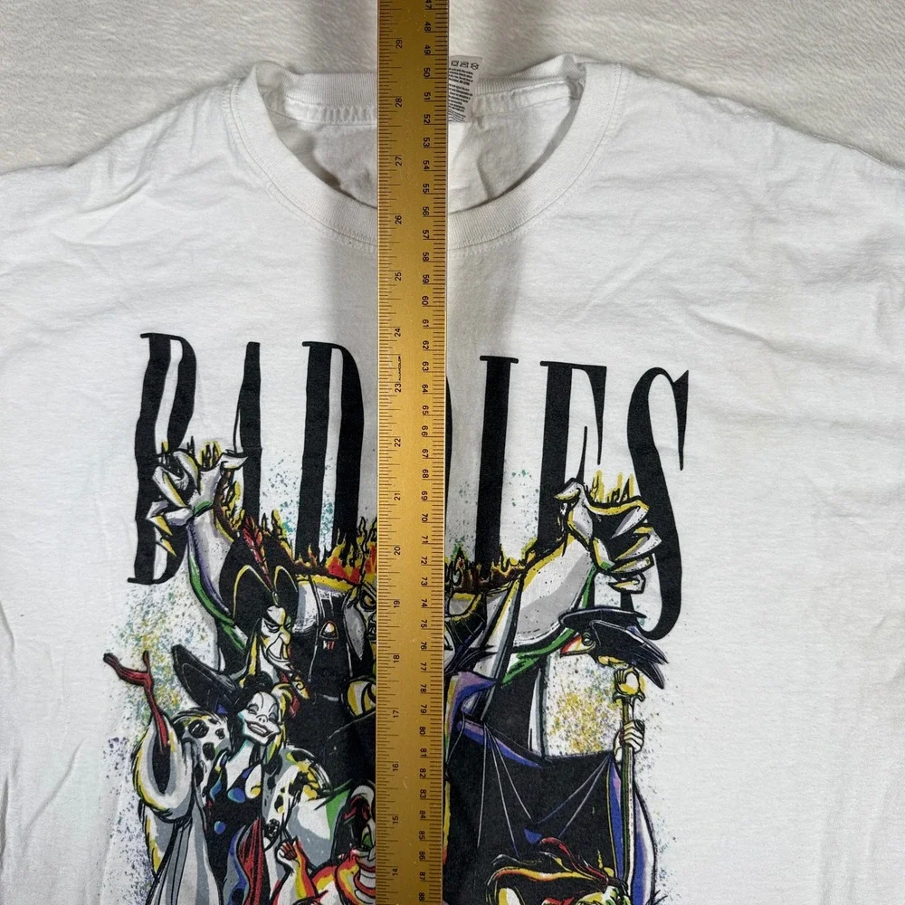 Disney Villains Badges T Shirt XL White Graphic Tee Ursula Maleficent Cruella - Picture 6 of 7